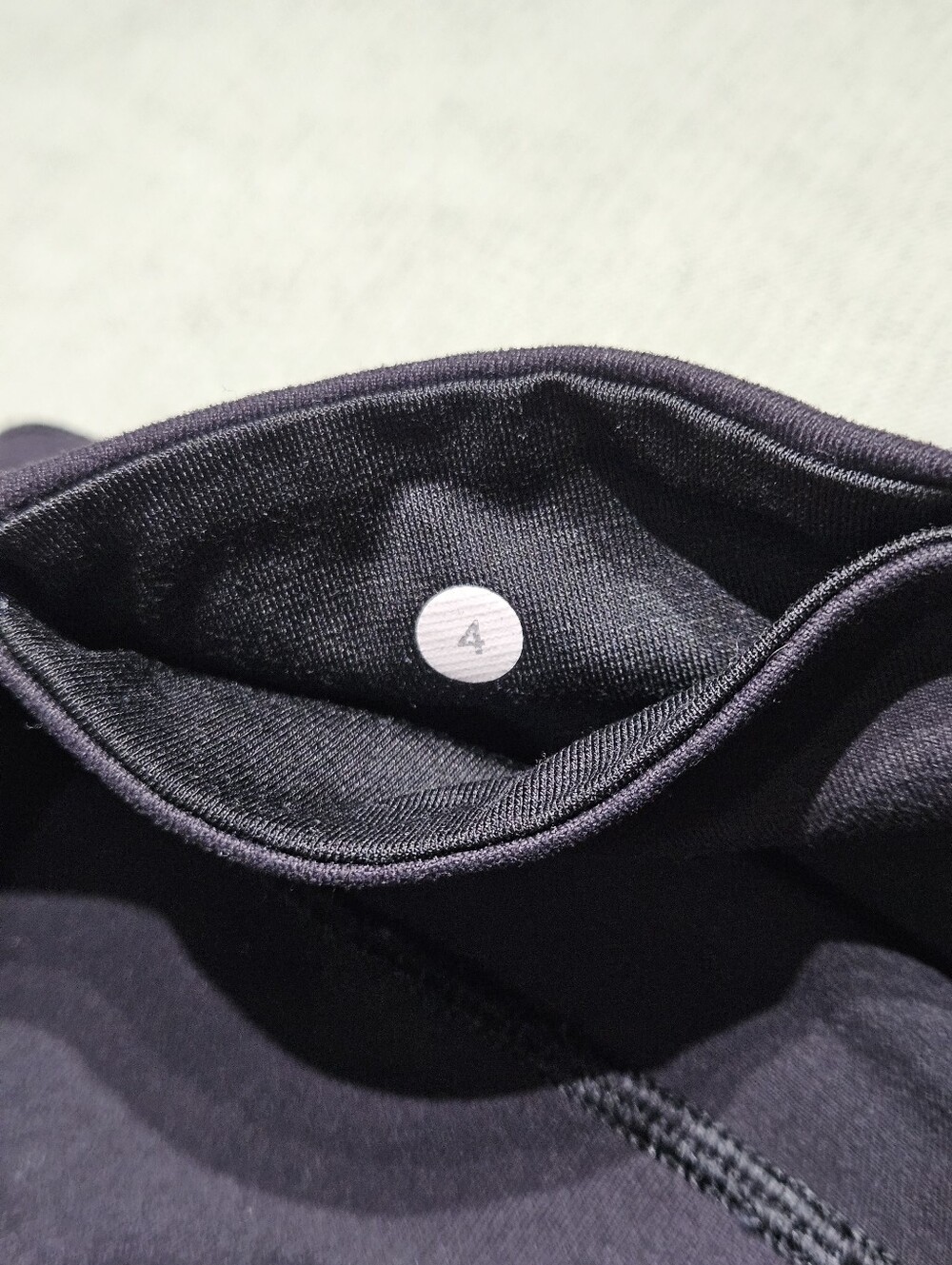 Lululemon Size 4 High Rise Tights - Picture 5 of 5